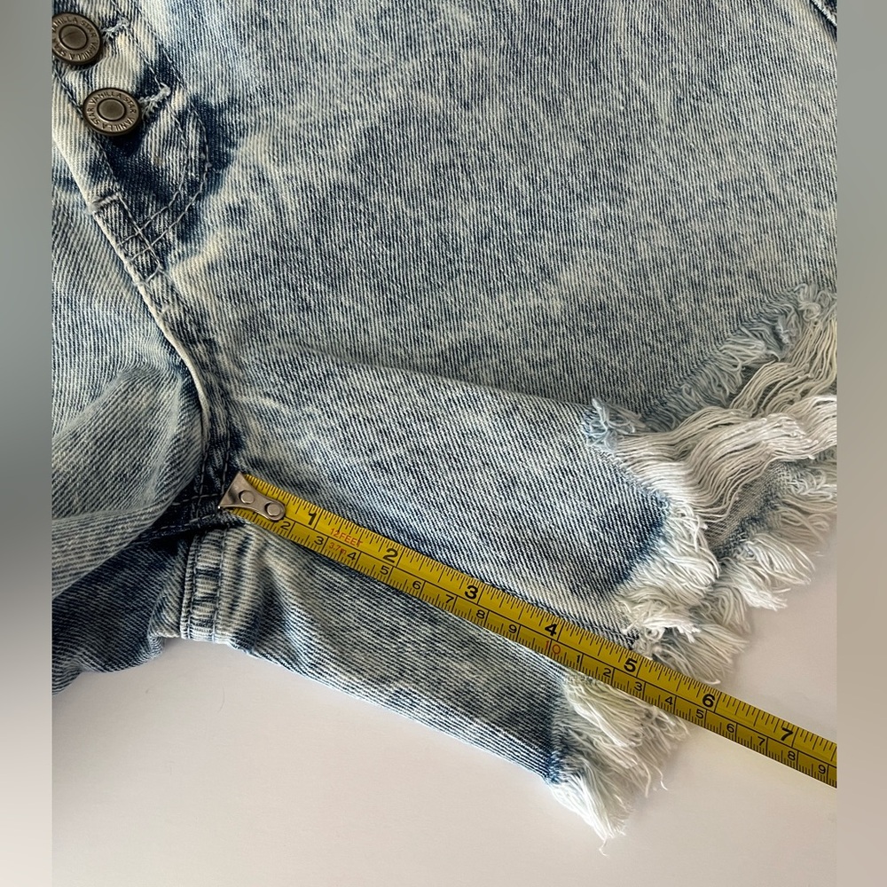 Vanilla Star | NWOT Women’s High Rise Acid Wash Distressed Jean Shorts - Picture 10 of 10